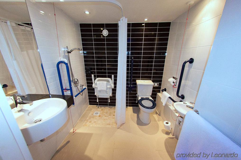 Holiday Inn Express Liverpool Hoylake, An Ihg Hotel ภายนอก รูปภาพ